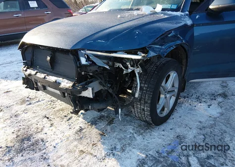 2018 Audi Q5 2.0T Premium/2.0T Tech Premium z USA, uszkodzony, nr VIN WA1ANAFY7J2127918